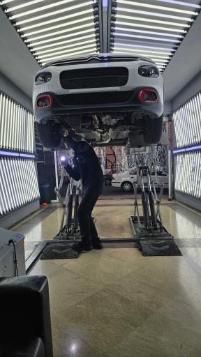 عکس کارشناسی فنی و تشخیص رنگ خودرو عبادی