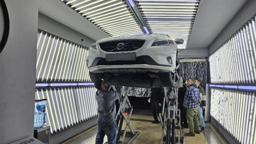 عکس کارشناسی فنی و تشخیص رنگ خودرو عبادی