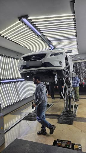 عکس کارشناسی فنی و تشخیص رنگ خودرو عبادی