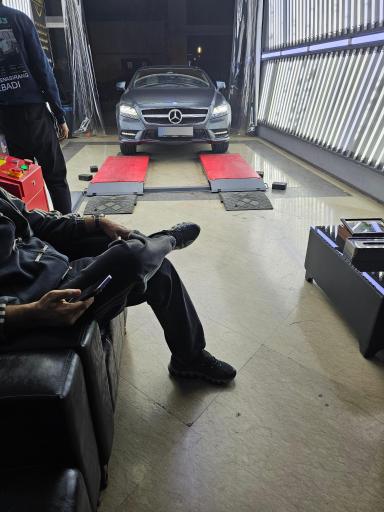 عکس کارشناسی فنی و تشخیص رنگ خودرو عبادی