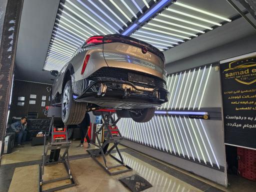 عکس کارشناسی فنی و تشخیص رنگ خودرو عبادی