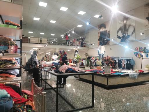 عکس فروشگاه بزرگ پوشاک لما