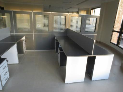 عکس آیناز چوب