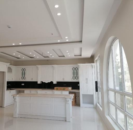 عکس آیناز چوب