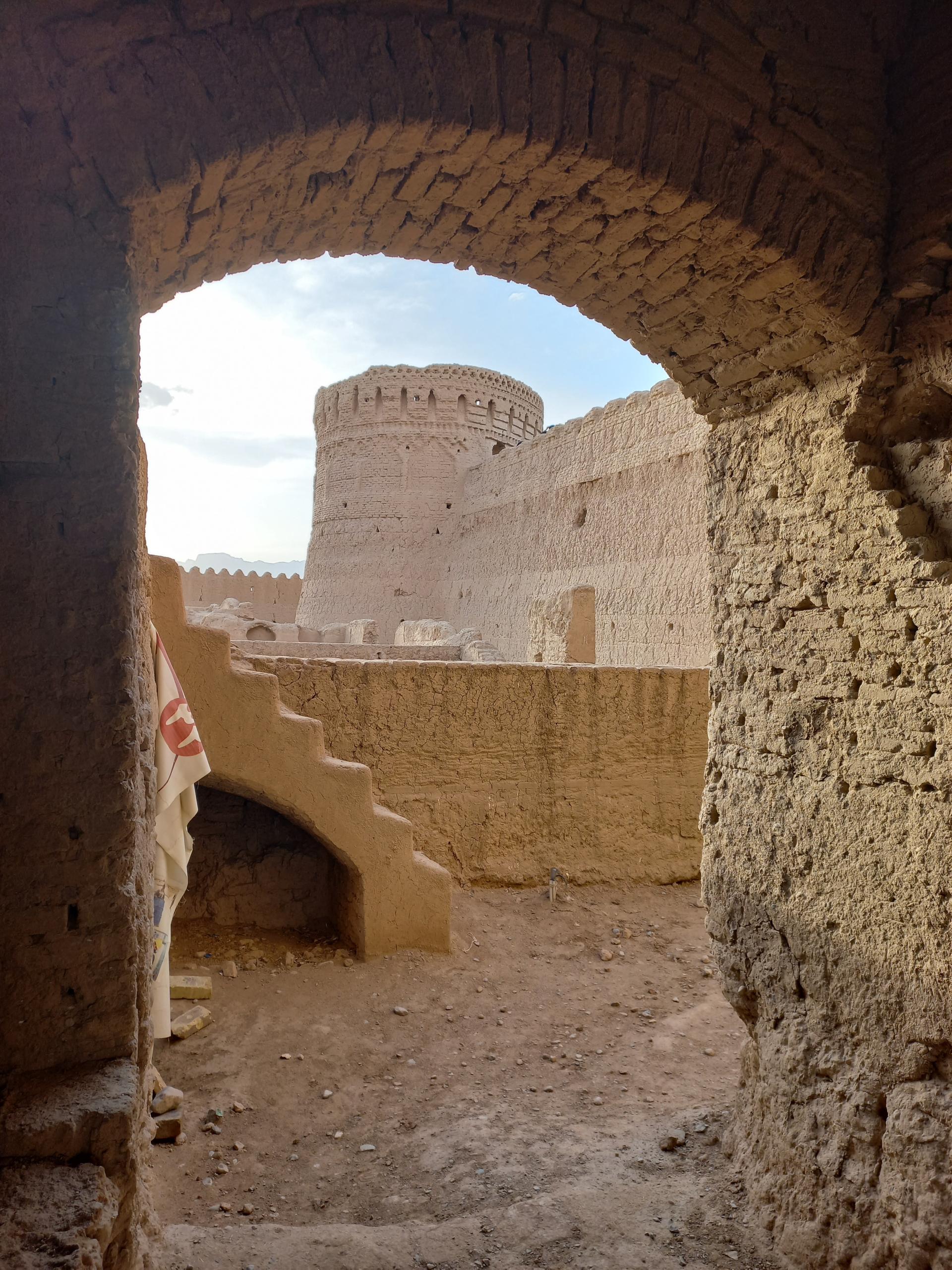 عکس قلعه مهرپادین