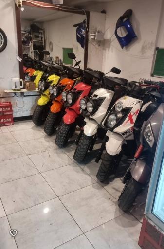 عکس ایستگاه دوچرخه و موتور شارژی هتل دریایی ترنج 