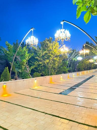 عکس باغ وتالار زیبای دیاکو