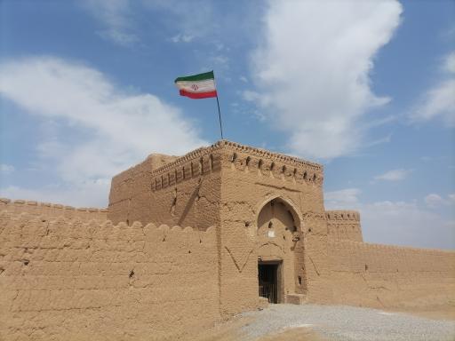 عکس قلعه مهرپادین