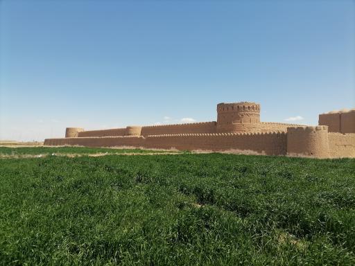 عکس قلعه مهرپادین