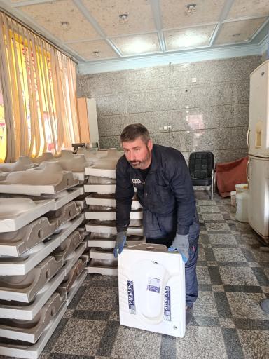 عکس تولید و پخش چینی آلات بهداشتی امیدی
