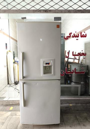 عکس نمایندگی تعمیرات یخچال و لباسشویی شایان