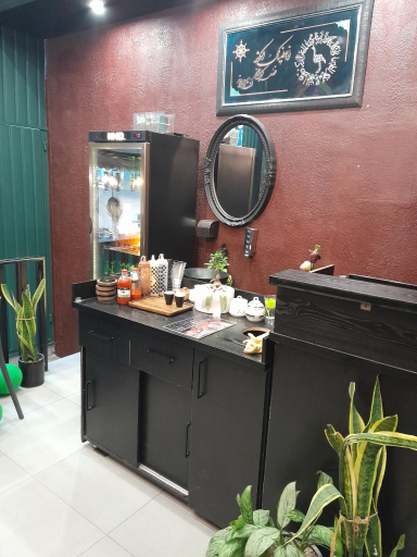 عکس کافه رستوران لنا