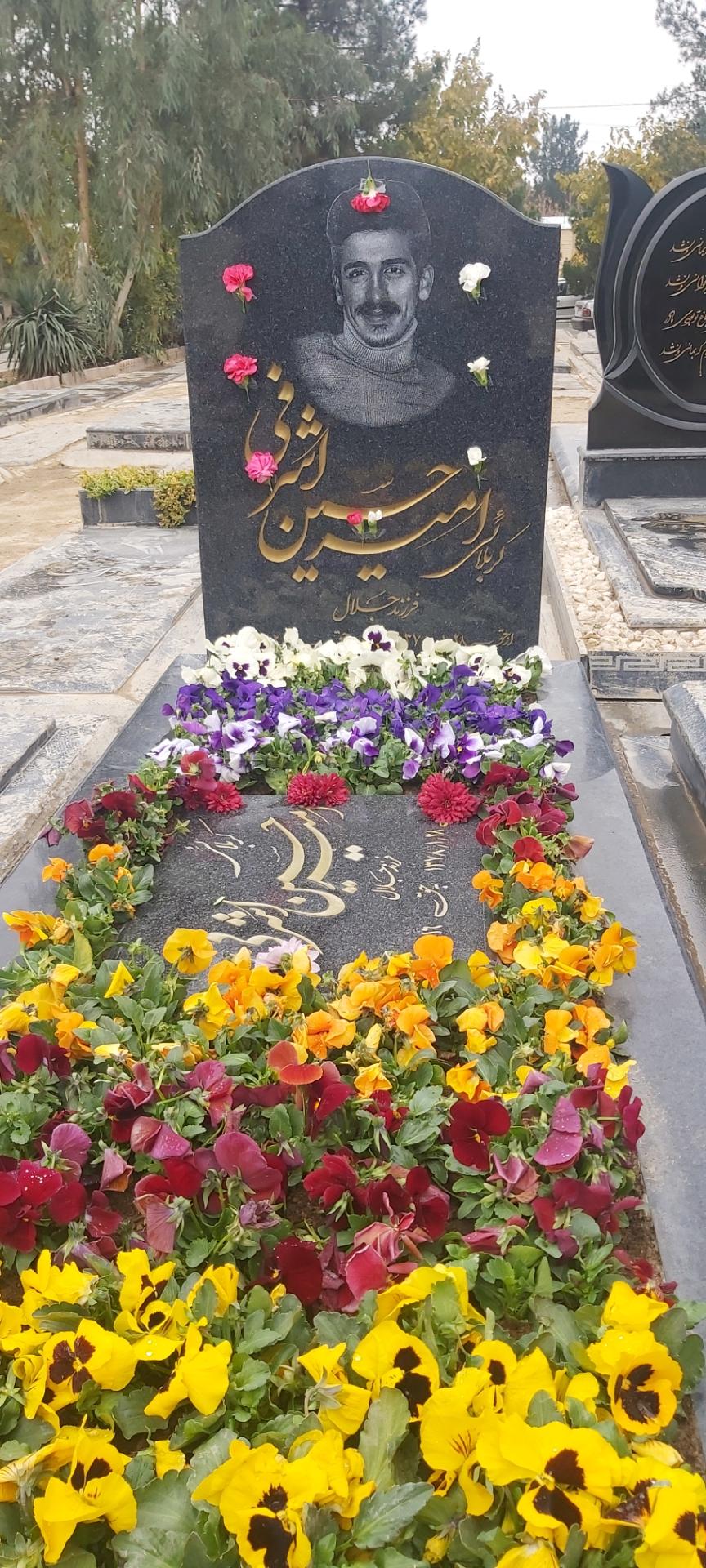 عکس مزار امیرحسین اشرفی