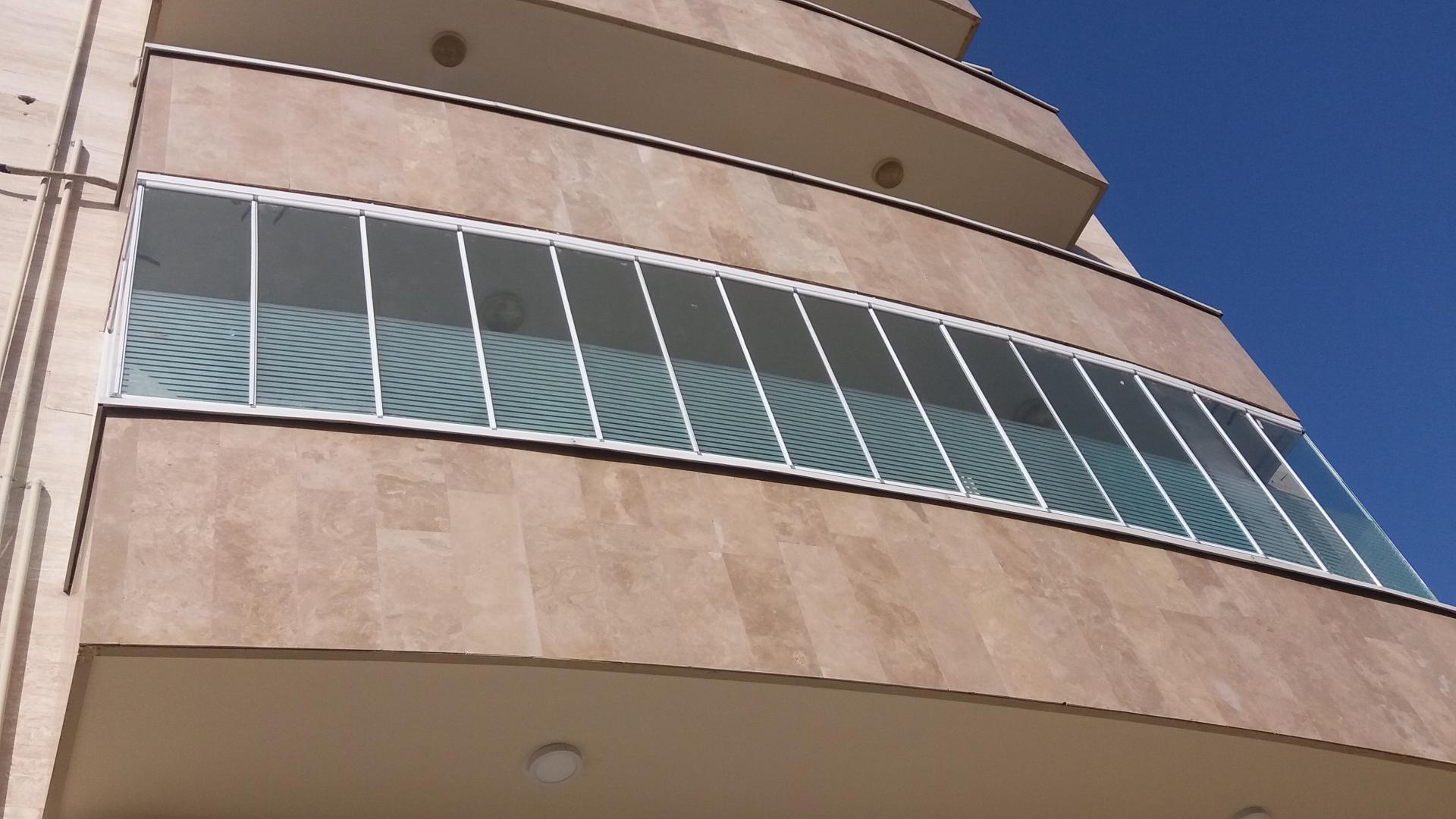 عکس بالکن شیشه ای سهند جام تبریز 