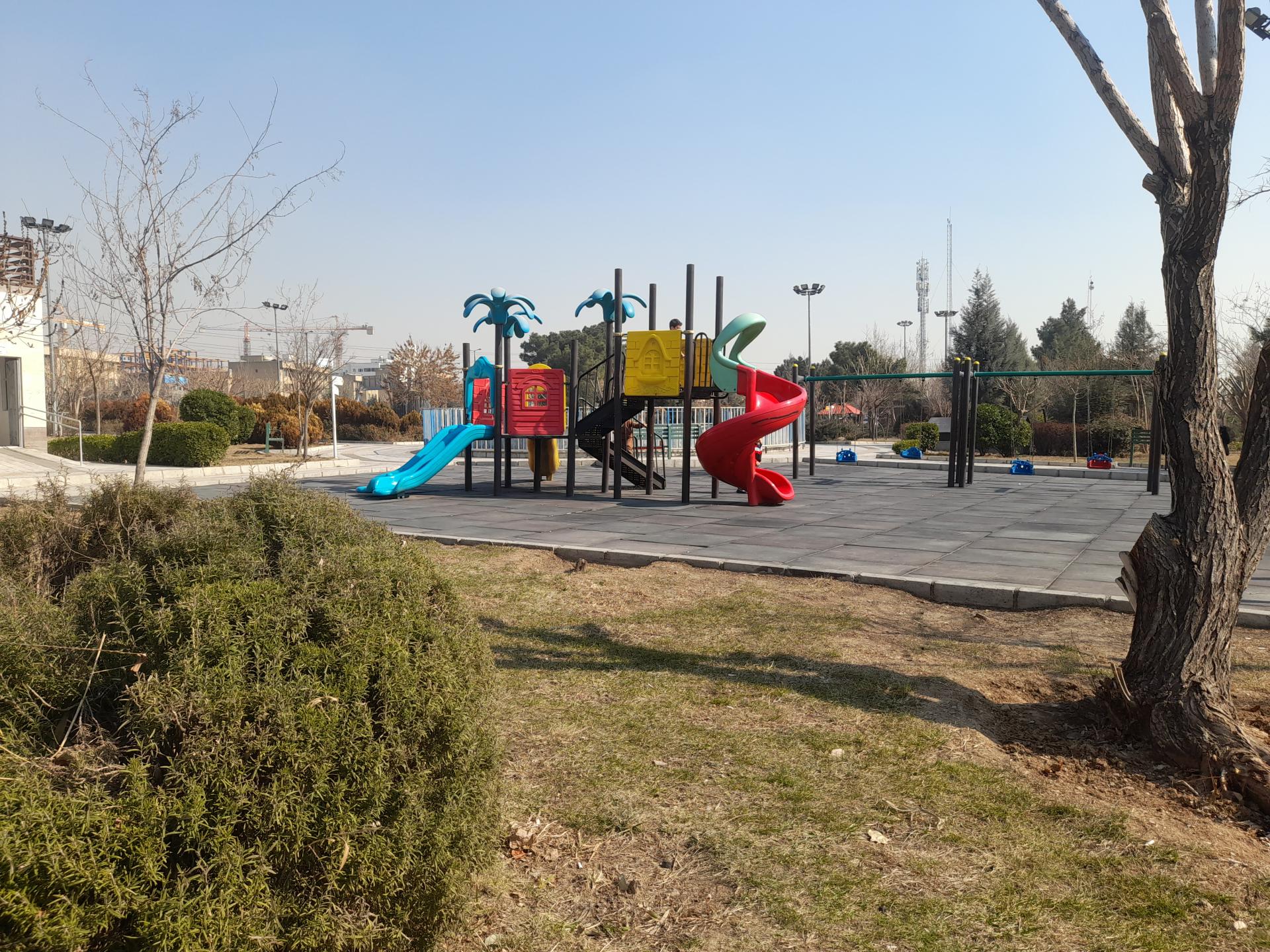 عکس زمین بازی کودکان