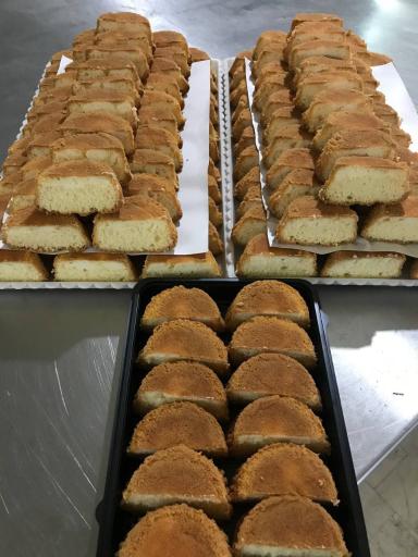 عکس کافه قنادی آدم برفی 