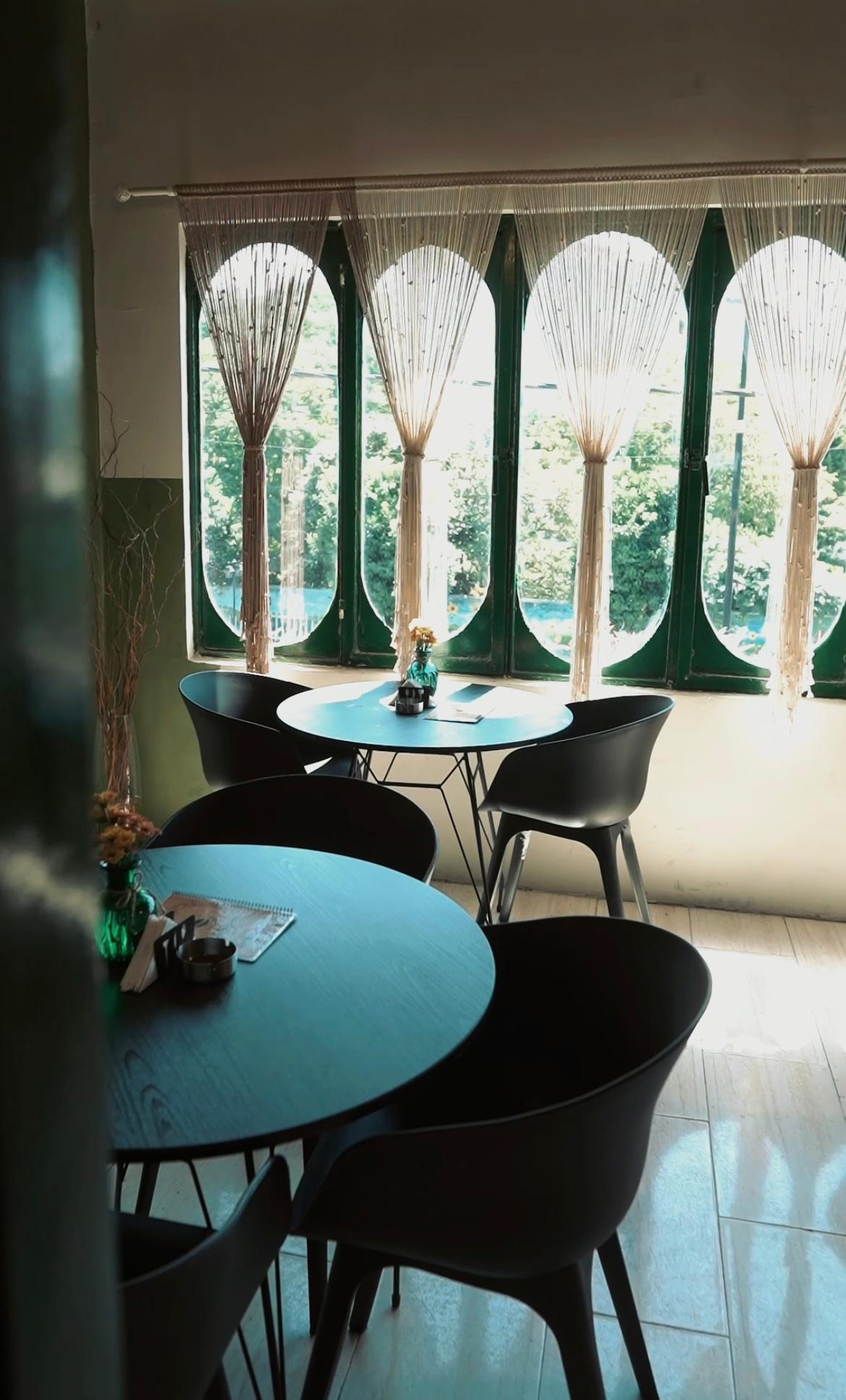 عکس کافه روژ