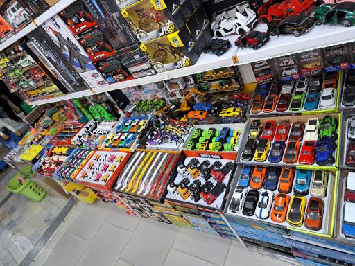 عکس فروشگاه اسباب بازی ایزدی