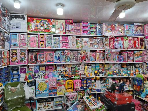 عکس فروشگاه اسباب بازی ایزدی