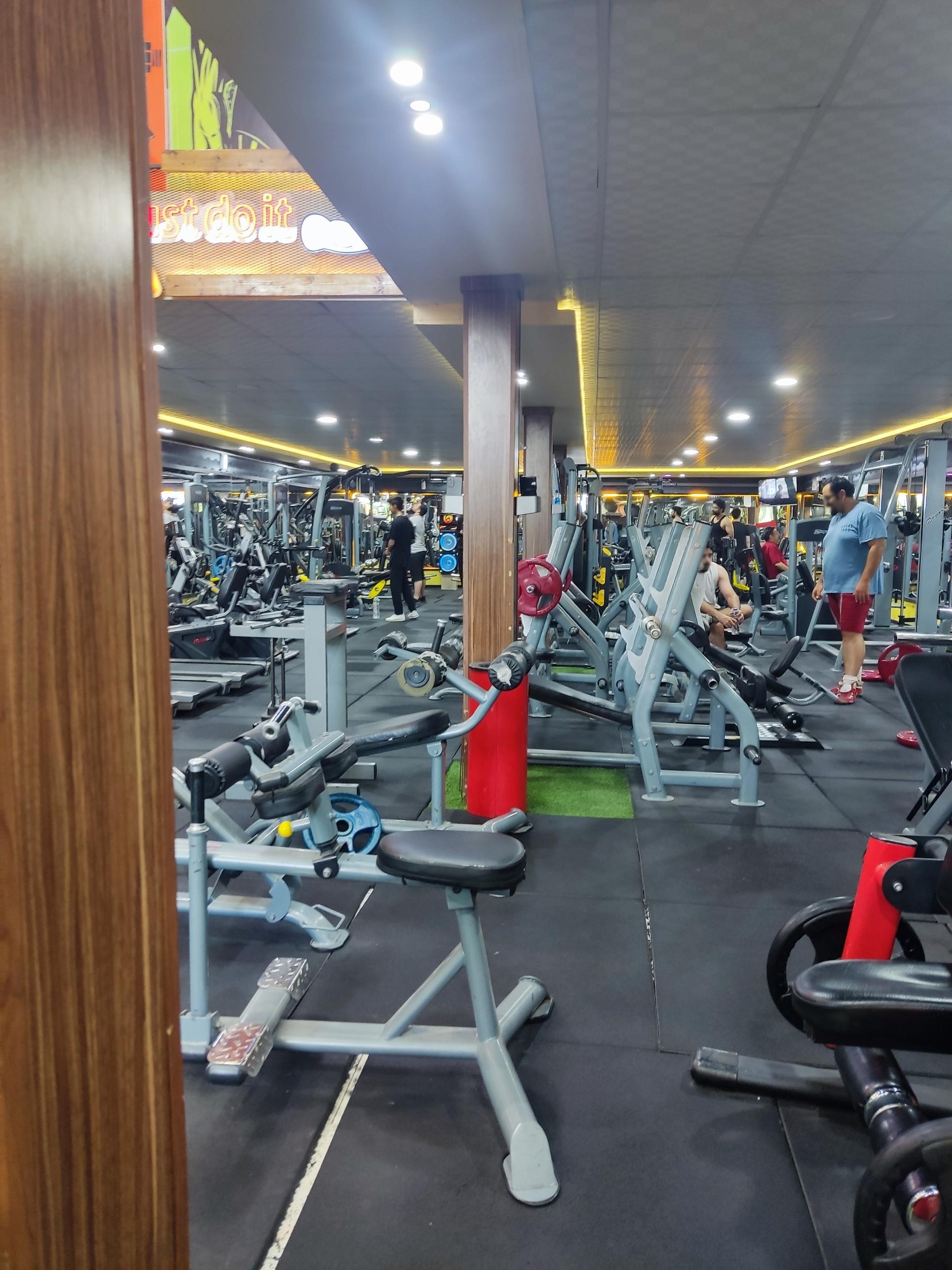 عکس باشگاه پرورش اندام افشین