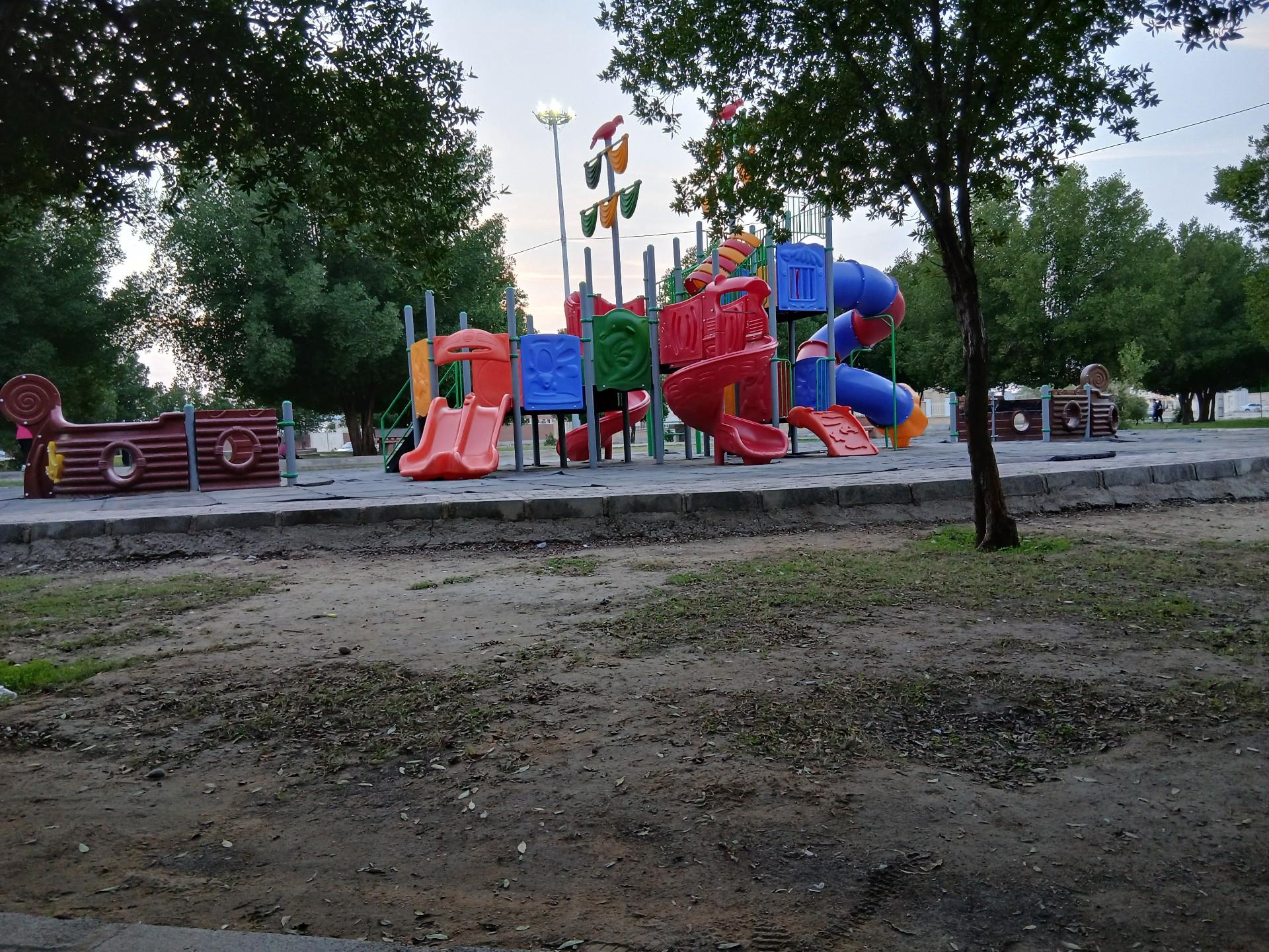 عکس زمین بازی کودکان
