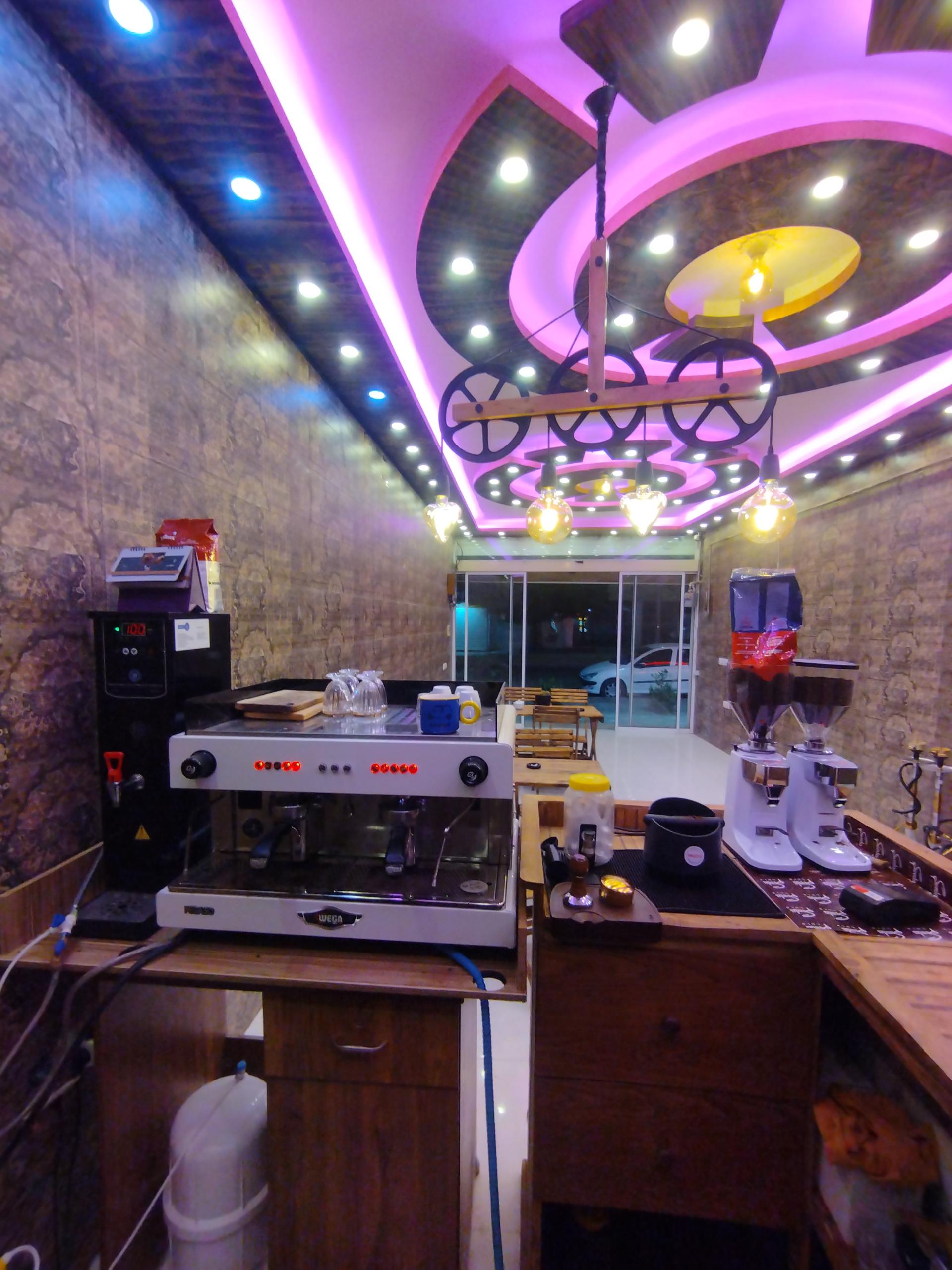 عکس کافه میدنایت