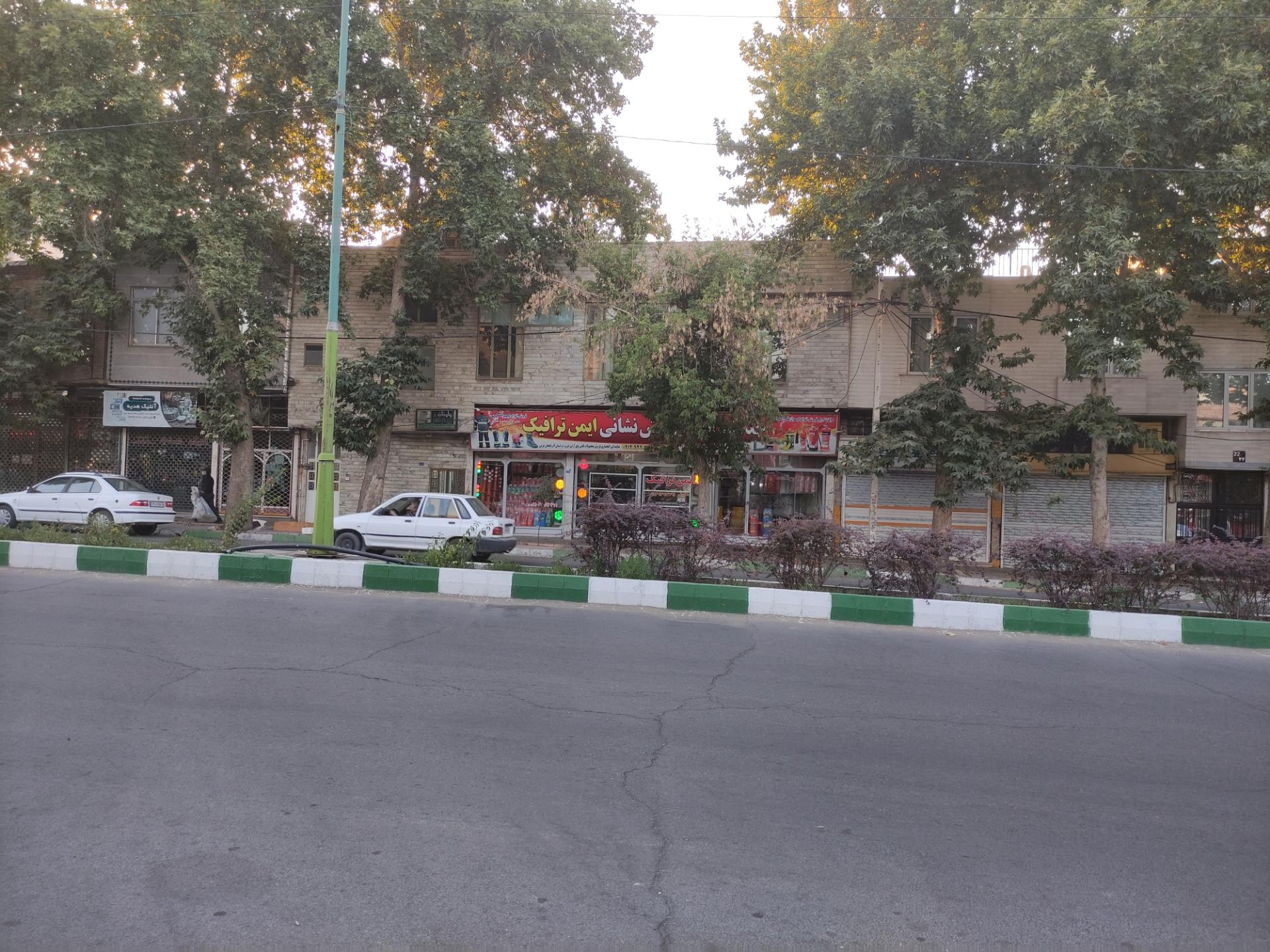 عکس فروشگاه ایمن ترافیک