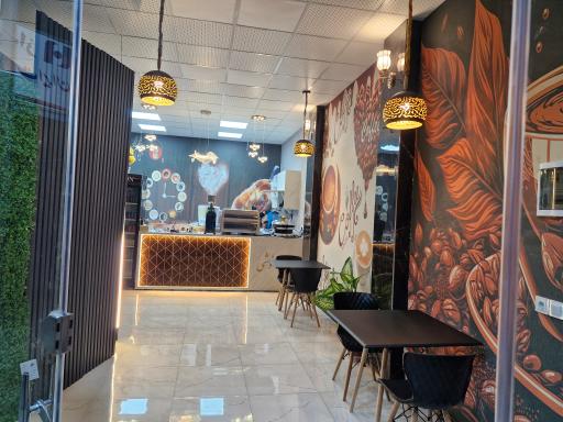 عکس کافی شاپ  یه ربع دلخوشی 