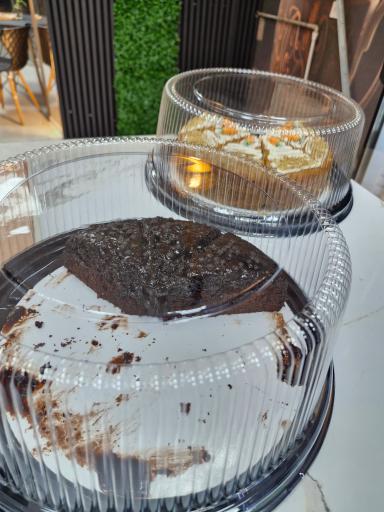 عکس کافی شاپ  یه ربع دلخوشی 