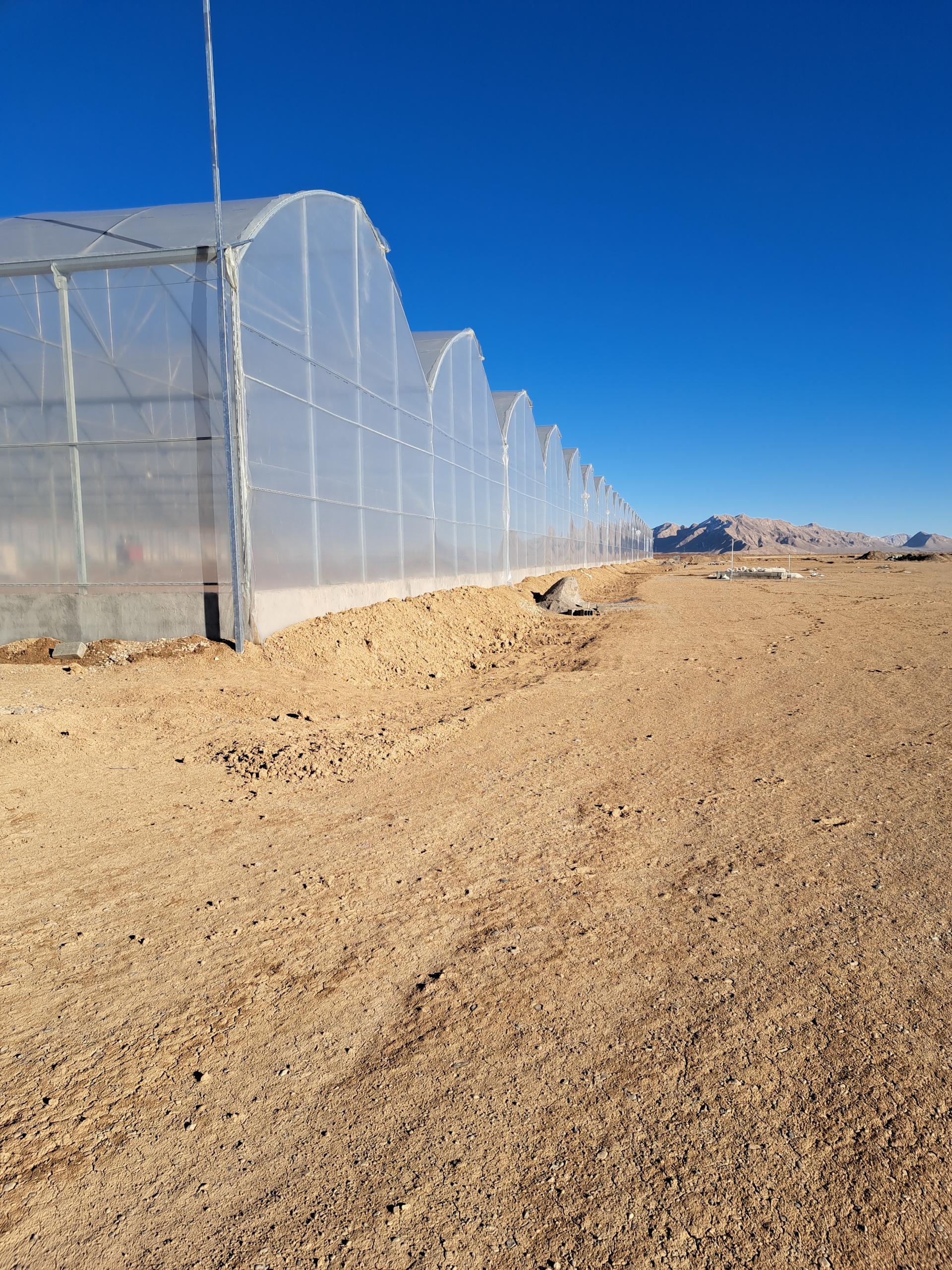 عکس تولید تجهیزات گلخانه پارسیان