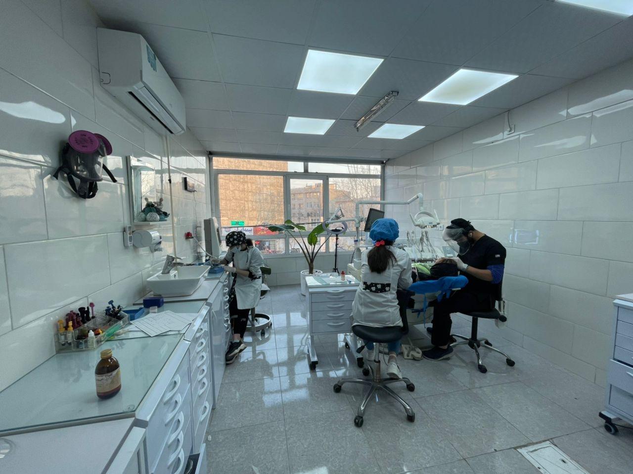 عکس دندانپزشکی دکتر حمید کثیری 