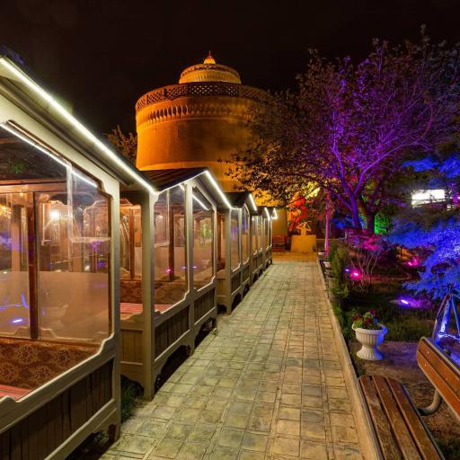 عکس سفره خانه برج قلمستان