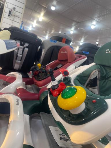 عکس فروشگاه سیسمونی دنیای کودک افق