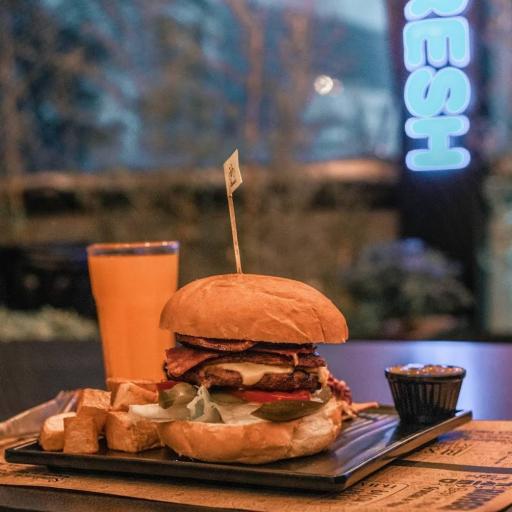 عکس کافه رستوران بایسیکل 