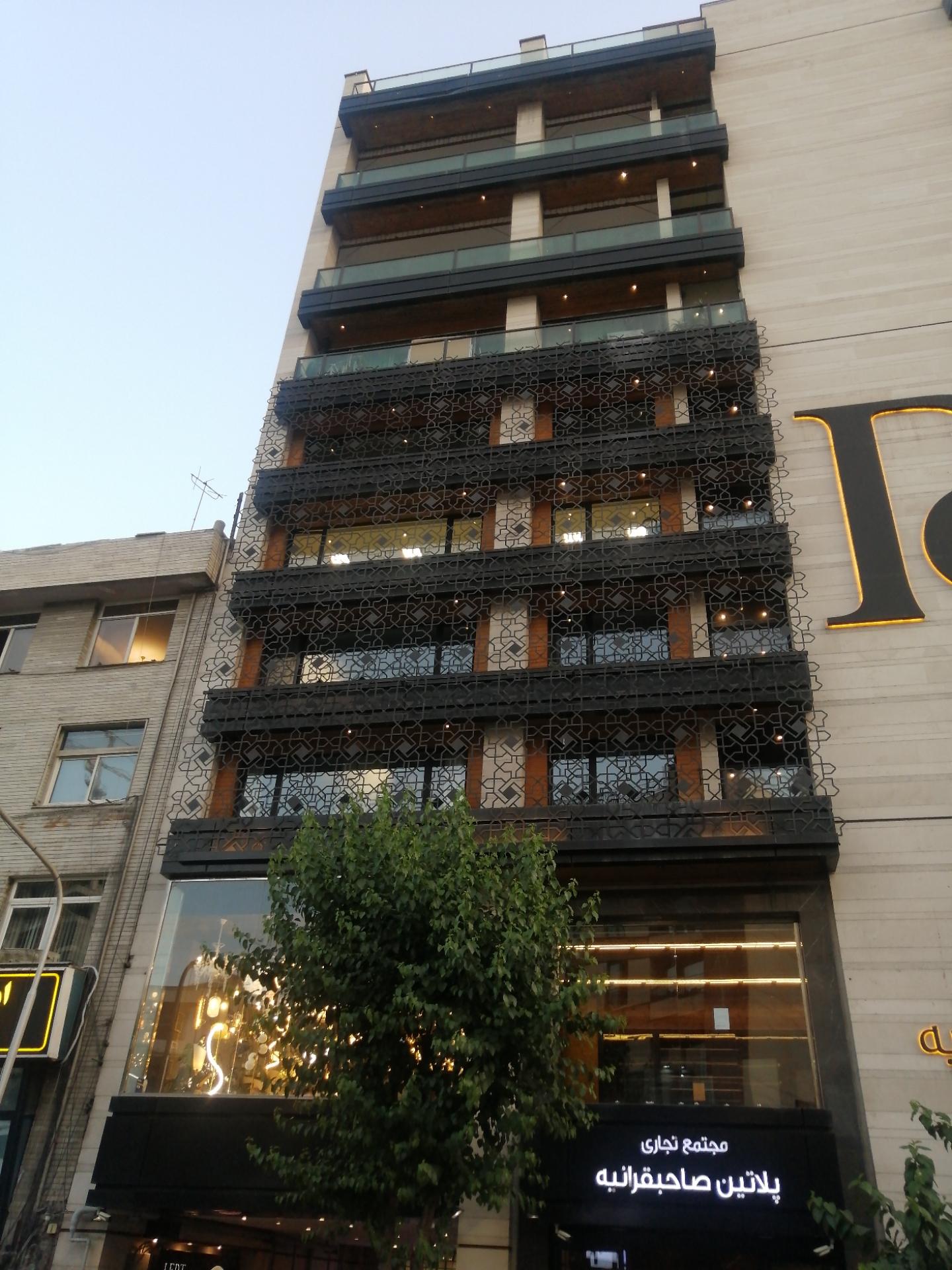 عکس مجتمع تجاری پلاتین صاحبقرانیه 