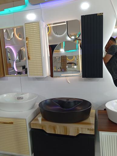 عکس گروه تولیدی آینه و روشویی pig