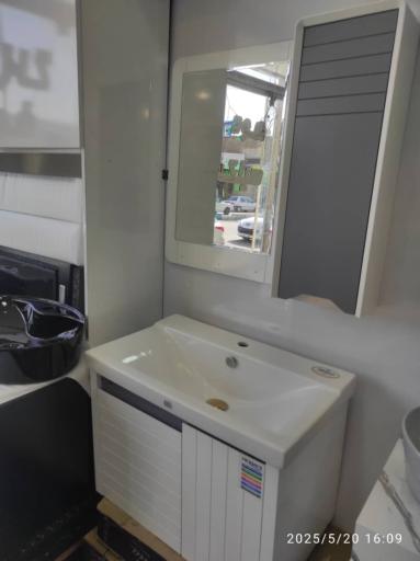 عکس گروه تولیدی آینه و روشویی pig