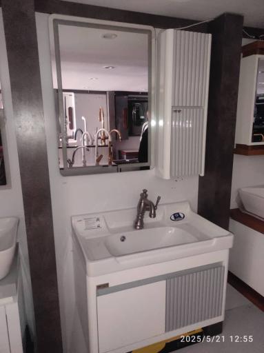 عکس گروه تولیدی آینه و روشویی pig