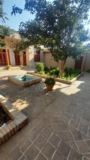 عکس عمارت حاجی بزرگ 