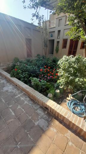 عکس عمارت حاجی بزرگ 