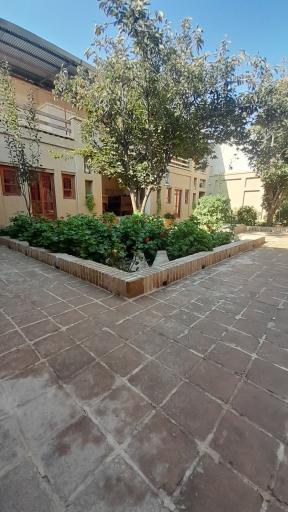 عکس عمارت حاجی بزرگ 