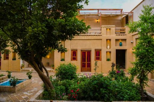 عکس عمارت حاجی بزرگ 