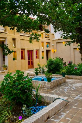 عکس عمارت حاجی بزرگ 