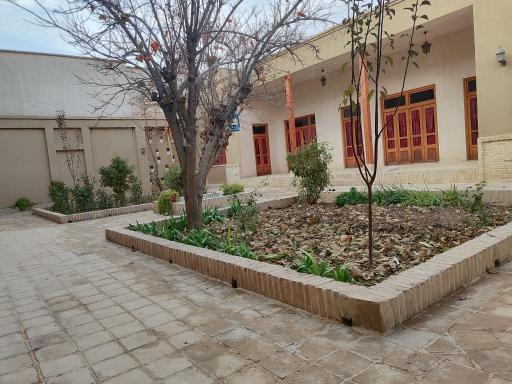 عکس عمارت حاجی بزرگ 
