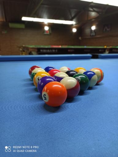 عکس کلوپ بیلیارد زنبق