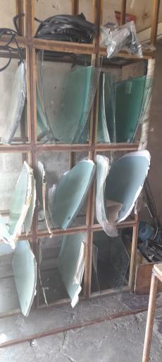 عکس شیشه خم اتومبیل ایرانمنش