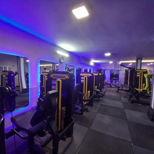 عکس باشگاه پرورش اندام فیت لاین 