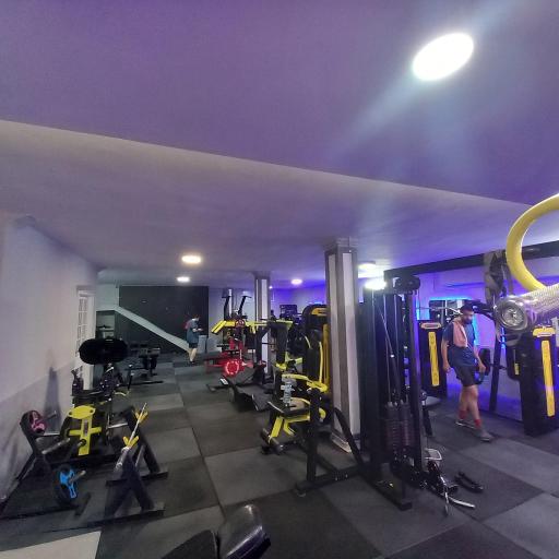 عکس باشگاه پرورش اندام فیت لاین 