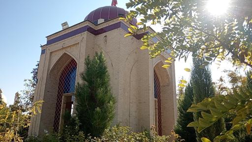 عکس مقبره شهدای گمنام دانشکده علوم قرآنی