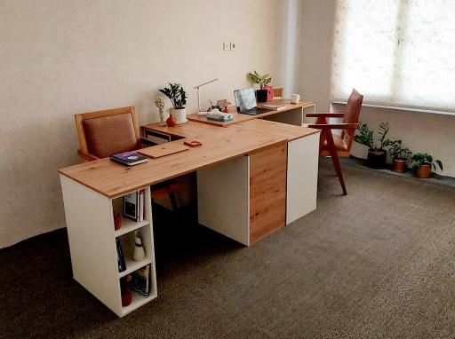 عکس فضای کار اشتراکی خلوت